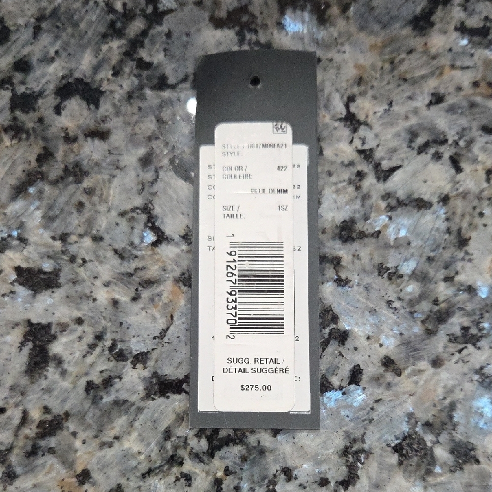 Marc Jacobs Gray and White Tag 10x13 - Picture 4 of 4